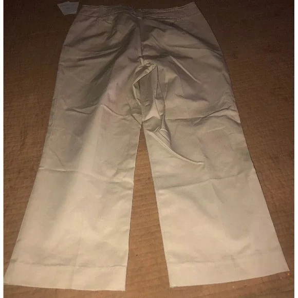 New Liz Claiborne Michaela Womens Capri Pants Size 4 Beige Flat Front - Picture 7 of 7